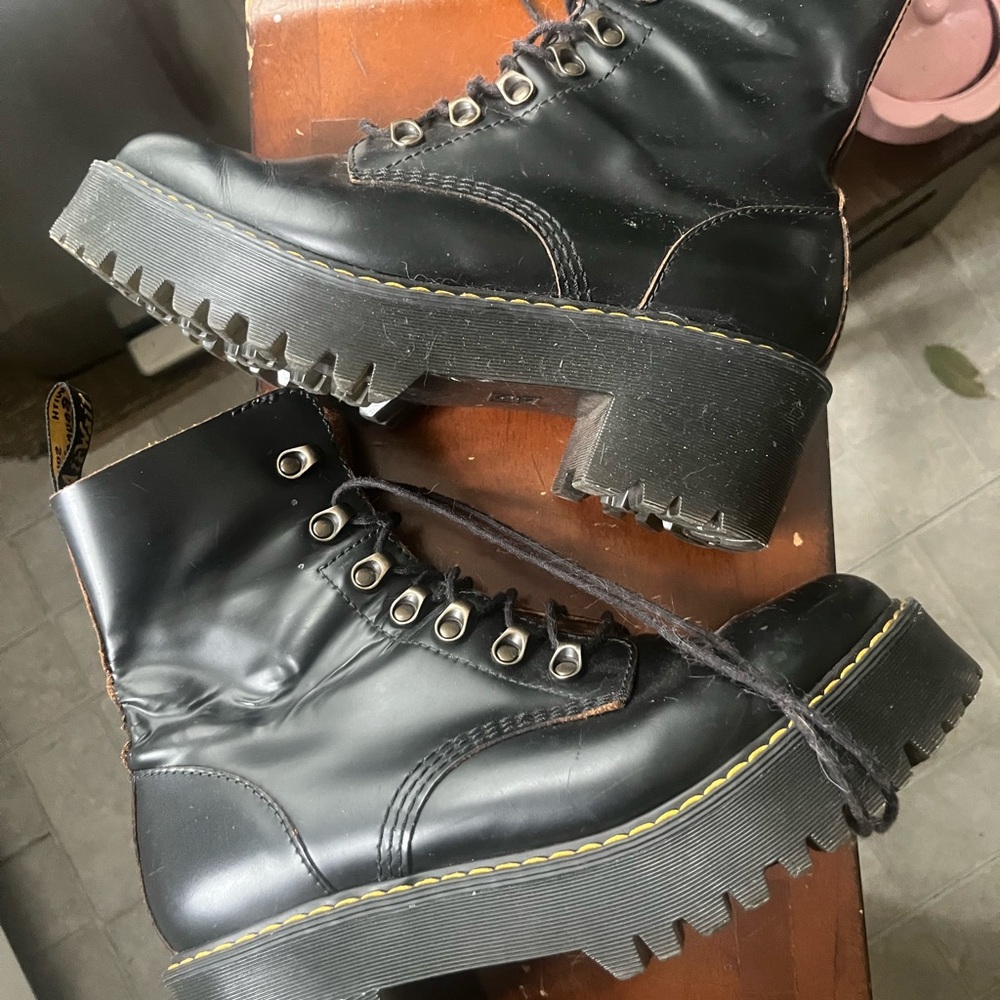 Vintage dr martens Leona leather boots size 9 women’s